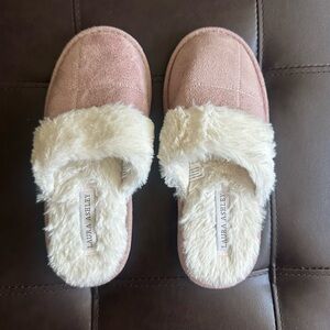 Laura Ashley Pinkish/Blush Slippers with Faux Fur - Size Small (5/6)